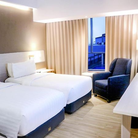 Harper Palembang By Aston Hotel Exterior photo