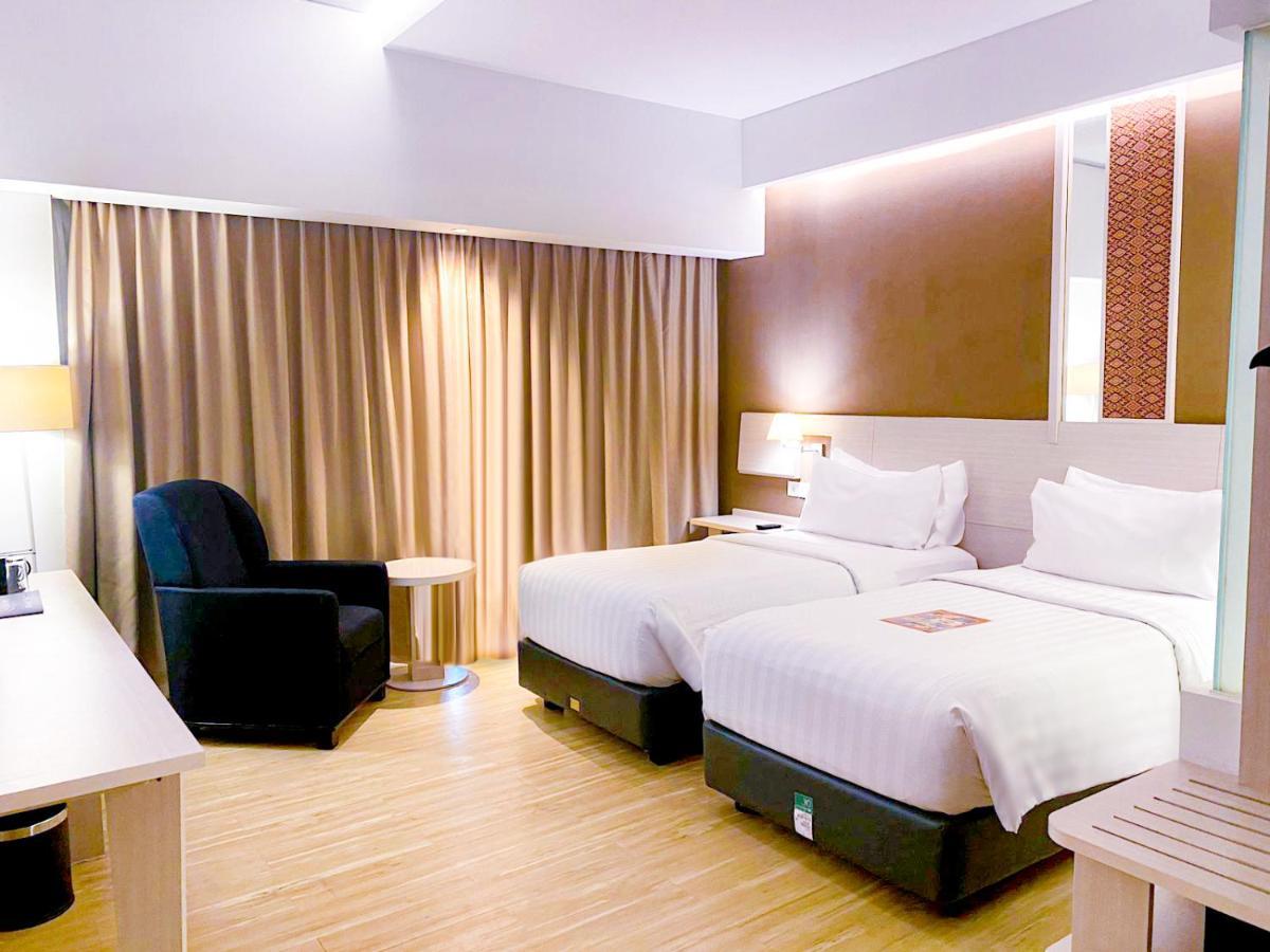 Harper Palembang By Aston Hotel Exterior photo