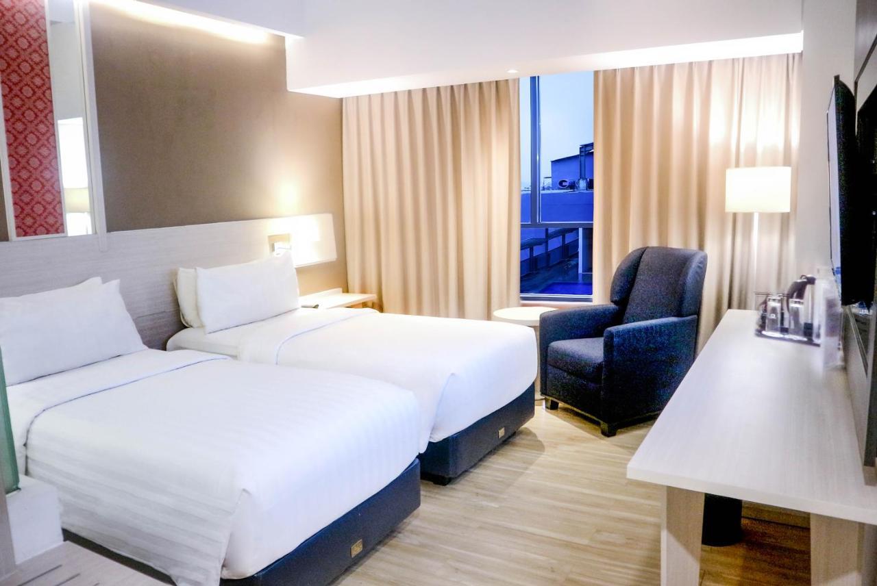 Harper Palembang By Aston Hotel Exterior photo