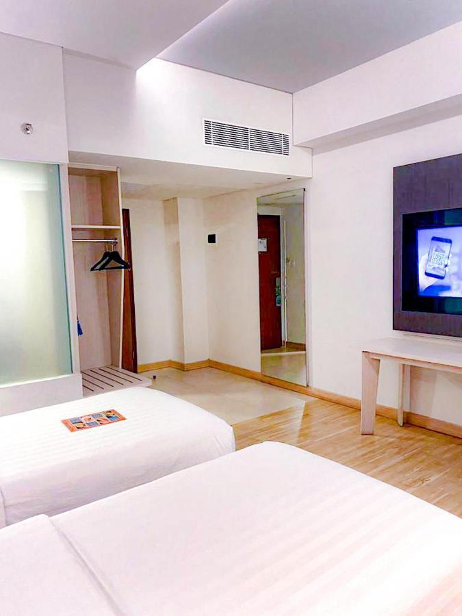 Harper Palembang By Aston Hotel Exterior photo