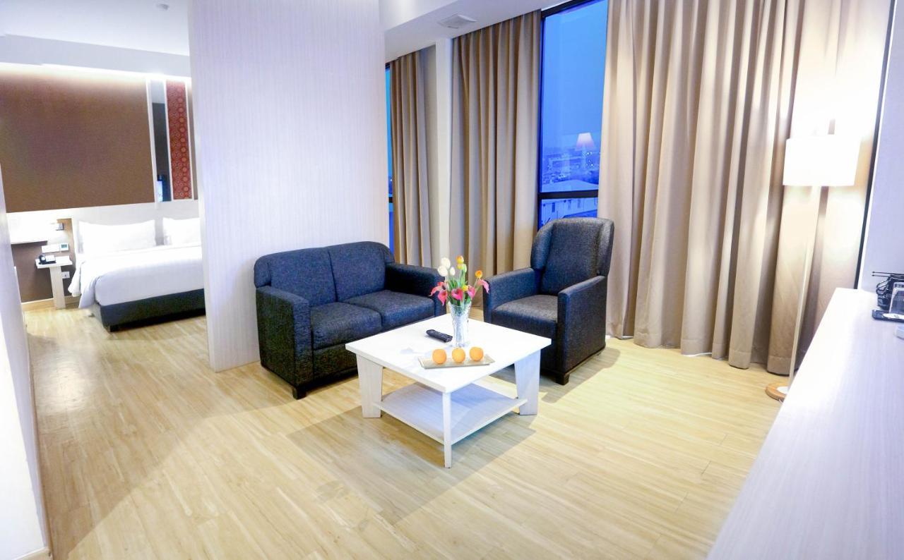 Harper Palembang By Aston Hotel Exterior photo