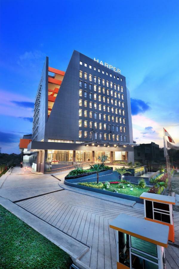 Harper Palembang By Aston Hotel Exterior photo