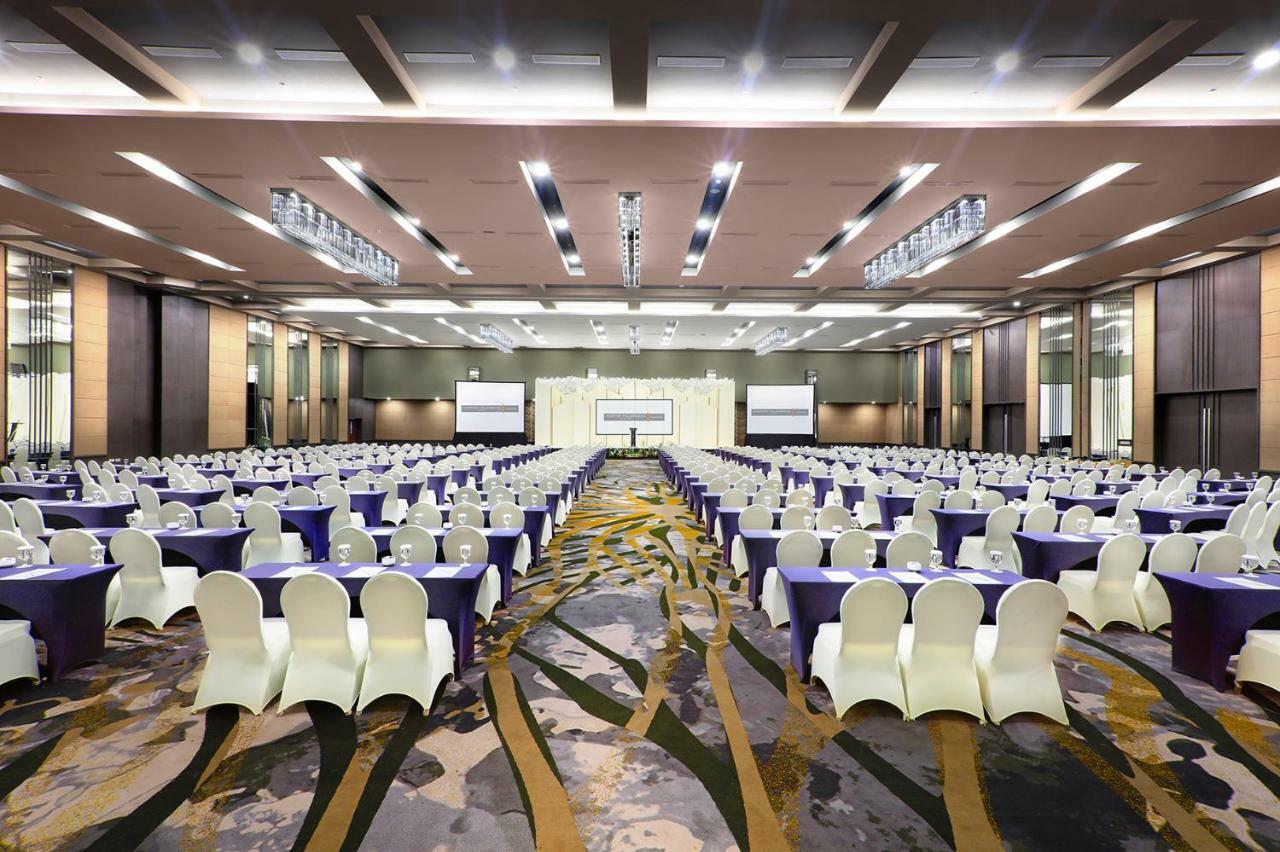 Harper Palembang By Aston Hotel Exterior photo